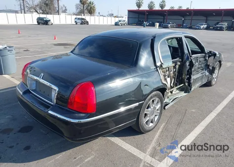 2007 Lincoln Town Car Executive L из США, поврежденный, VIN 1LNHM84W27Y612857